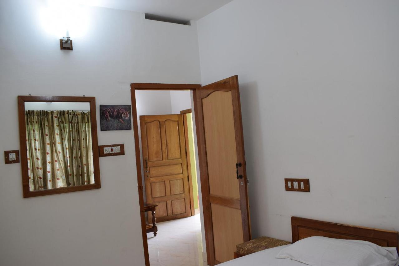 Oriole Homestay Thekkady Exteriör bild